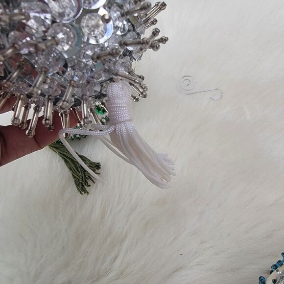 Set Of 2 Vintage Push pin Ornaments - Picture 3 of 5